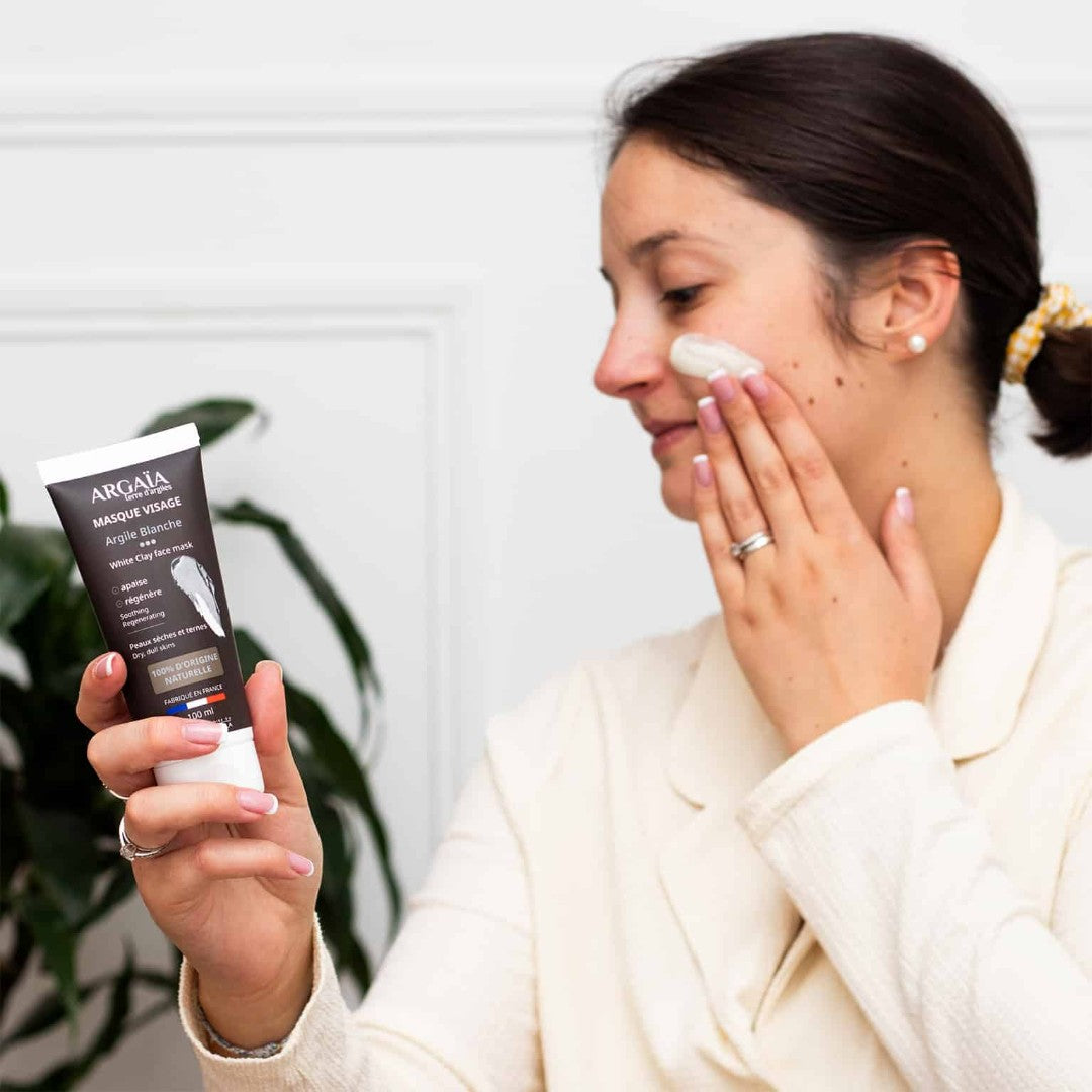 Maschera per il viso all'argilla bianca